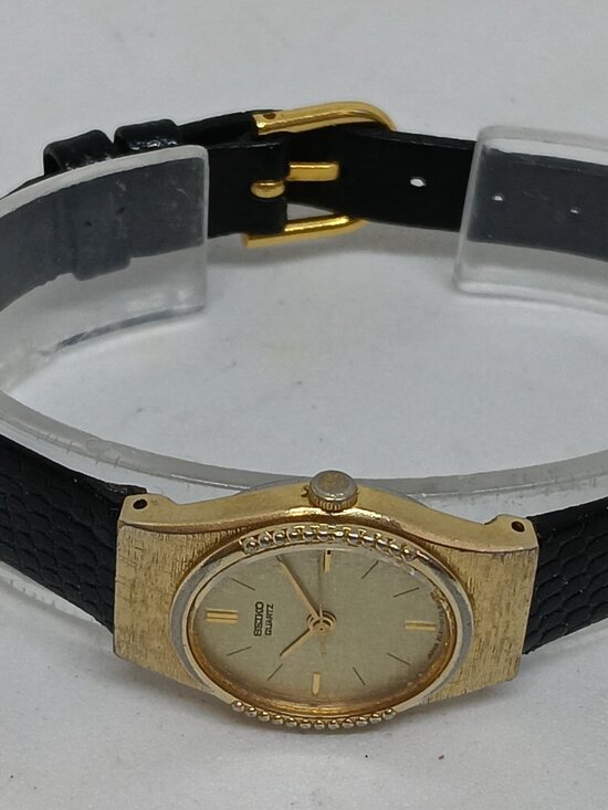 VINTAGE 1984 Seiko 2C21-5060 Women\'s 19mm x 26mm Japanese Quartz Watch NEW BATT main image 8